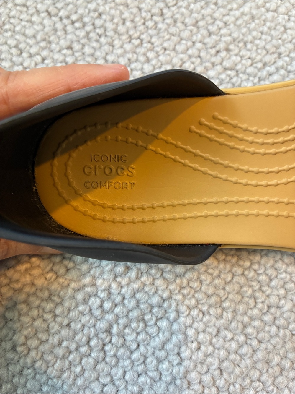 CROCS Open Flat Sandals, Black/Tan, Size 6 - Picture 4 of 9
